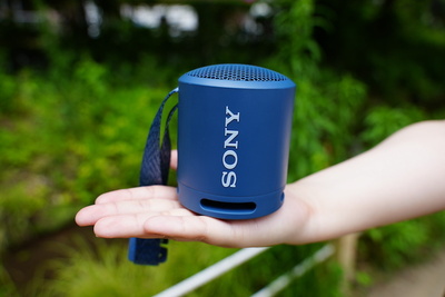 いつでも本格的なサウンドを！『ワイヤレスポータブルスピーカー SRS-XB13』【半歩未来のライフスタイル】