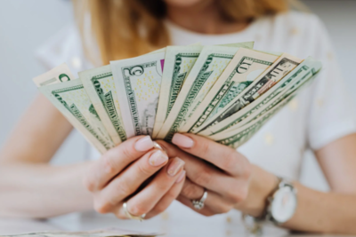 ゴールドカードを作るのに必要な年収は？ゴールドカードを作るポイントを解説！