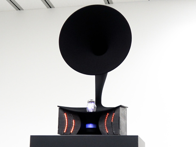 空想こそが未来を作る。科学者たちが夢見る超小型ブラックホール内蔵の蓄音機「Black Hole Recorder」