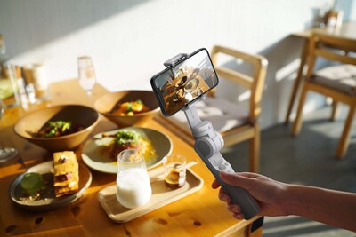 自動で開閉する3軸スマホ用ジンバル「SNOPPA ATOM2」、自撮り棒・三脚機能付き！