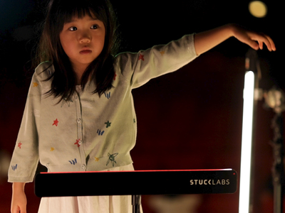 オペラ合唱団をバーチャル指揮！？手の動きで歌声を操る非接触型インターフェース「Kinetic Touchless Symphony」