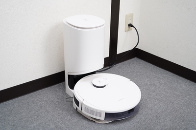 吸引と水拭きの二刀流＆自動ゴミ収集スタンドが便利！ コスパ抜群なロボット掃除機「DEEBOT N8+」