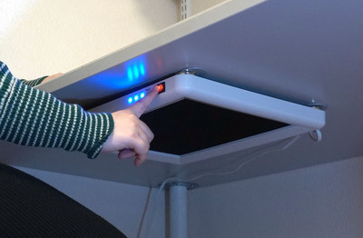 デスクにくっつけて足元ぽかぽか！デスク用パネルヒーター『PH-DESK1W2』【半歩未来のライフスタイル】