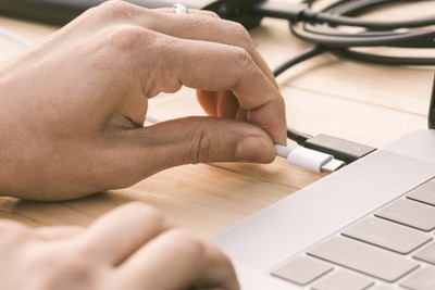 10,000ｍAhのモバイルバッテリーの充電回数は？機種別に調査！