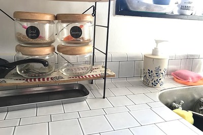 キッチンは100均リメイクシートでDIY！賃貸OKな貼り方を実演解説