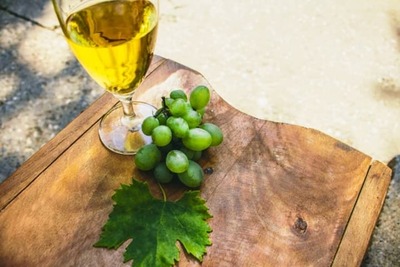 白ワインと楽しむ絶品おつまみ11選＋おすすめワイン｜市販・簡単レシピ・お菓子まで