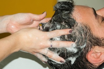 シャンプー中の抜け毛原因は？抜け毛対策に効果的なシャンプー方法