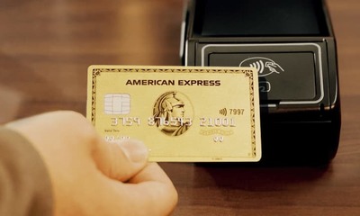 アメックスゴールドの審査通過に必要な年収は？【クレカ専門家＆20名の所有者に聞く】