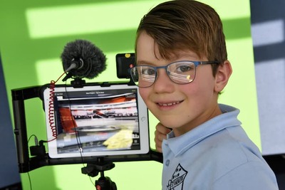 【iPad用ホルダー】車載用からペン、壁掛けに手持ちまで徹底紹介