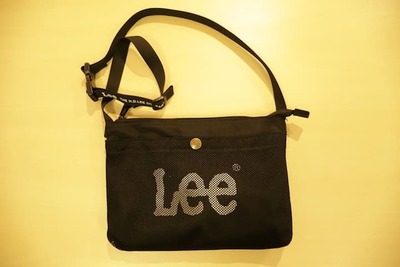 おすすめのサコッシュを人気ブランド別に紹介！ハイブランドから気軽に手にできるものまで！