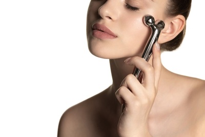 【使い方動画あり】部位別 美顔ローラーの正しい使い方を紹介！