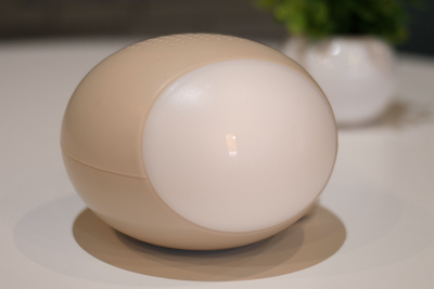 子供に大ウケ！ AIパパママの声で絵本を読み聞かせるスピーカー「coemo」を使ってみた