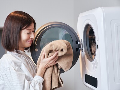 コンセントに差すだけでOK、静音・コンパクトな衣類乾燥機「Sumyca Dryer MINI」