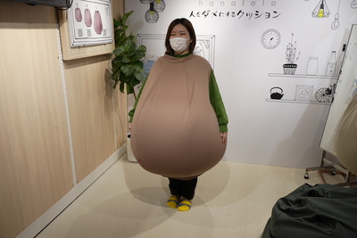 おうちではゆる〜く過ごしたい！体を包む『着るビーズクッション』【半歩未来のライフスタイル】