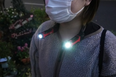 手持ち・首かけの2wayで使える！首掛け式LEDネックライト『800-LED042』【半歩未来のライフスタイル】