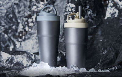 キンキンもアツアツも温度をキープ！ チタン製の真空断熱マグ「Woky Titanium Travel Mug」