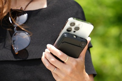 ポケットに収まる“ながら充電”の新定番？MagSafe対応のモバイルバッテリー「Belpink K18」